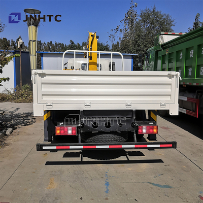 Licht Sinotruk Howo 4X2, das Boom Crane Truck 5 Tonne ineinanderschiebt
