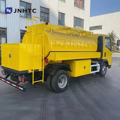 Sinotruk Howo 3000L 5000L Revierdienst des Brennstoffaufnahme-Tankfahrzeug-LKW-4x2