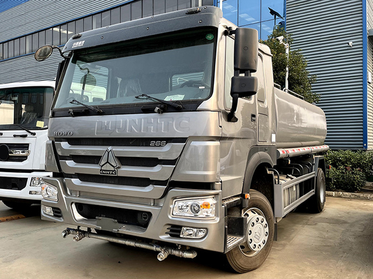 Tankfahrzeug-LKW Howo-Öltanker 10000L Sinotruk Howo 6 Geschäftemacher-4*2