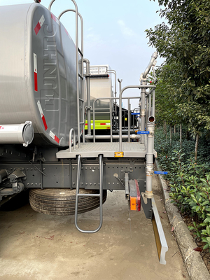 Tankfahrzeug-LKW Howo-Öltanker 10000L Sinotruk Howo 6 Geschäftemacher-4*2