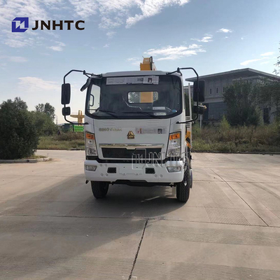 Flacheisen-Fracht-LKW brachte Crane Sinotruk HOWO 4x4 aller Rad-Antrieb an