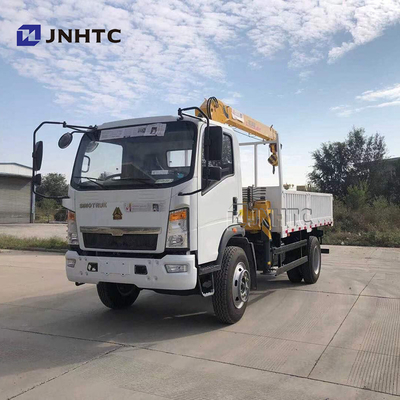 Flacheisen-Fracht-LKW brachte Crane Sinotruk HOWO 4x4 aller Rad-Antrieb an