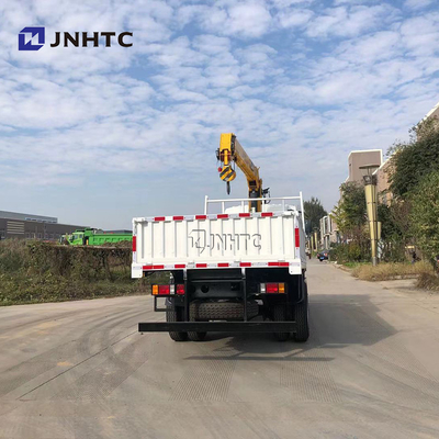 Flacheisen-Fracht-LKW brachte Crane Sinotruk HOWO 4x4 aller Rad-Antrieb an