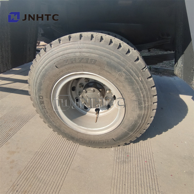 Weißer HOWO-Militär-LKW 4X4 für Soldaten Transport